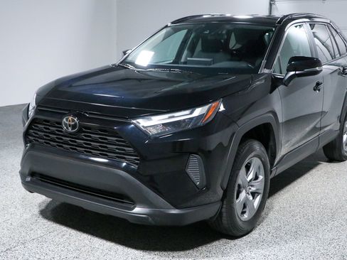 Used 2022 Toyota RAV4 XLE FWD image 30