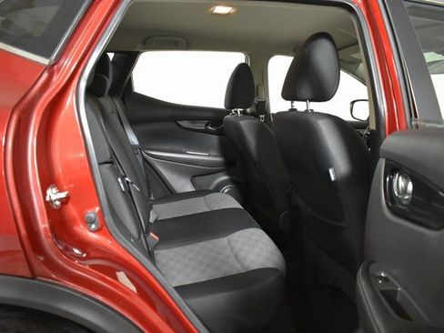 Certified 2021 Nissan Rogue Sport SV image 32