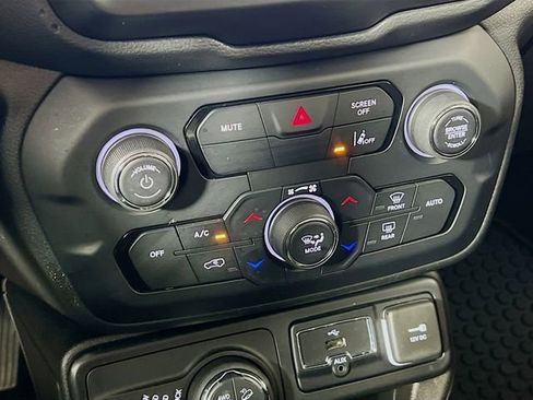 Used 2023 Jeep Renegade Trailhawk image 20