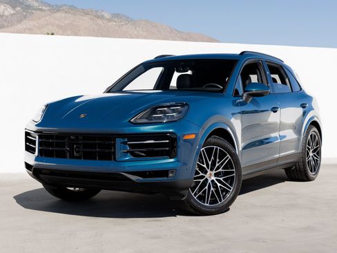Used 2025 Porsche Cayenne AWD/4WD image 1