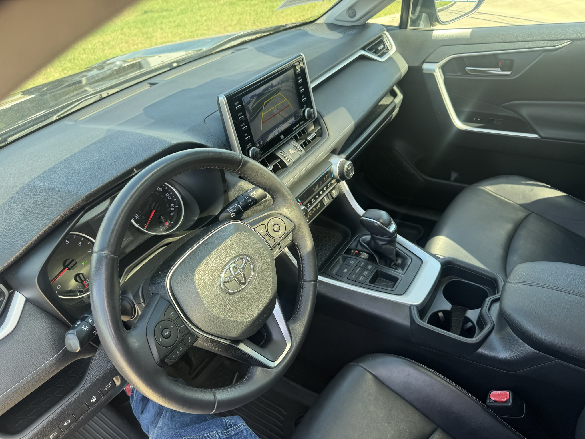 Used 2020 Toyota RAV4 XLE Premium AWD/4WD image 17