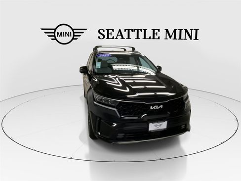 Used 2023 Kia Sorento SX Prestige image 3