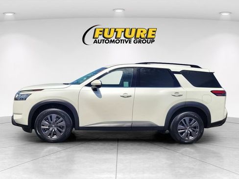 Certified 2022 Nissan Pathfinder SV w/ SV Premium Package FWD image 6