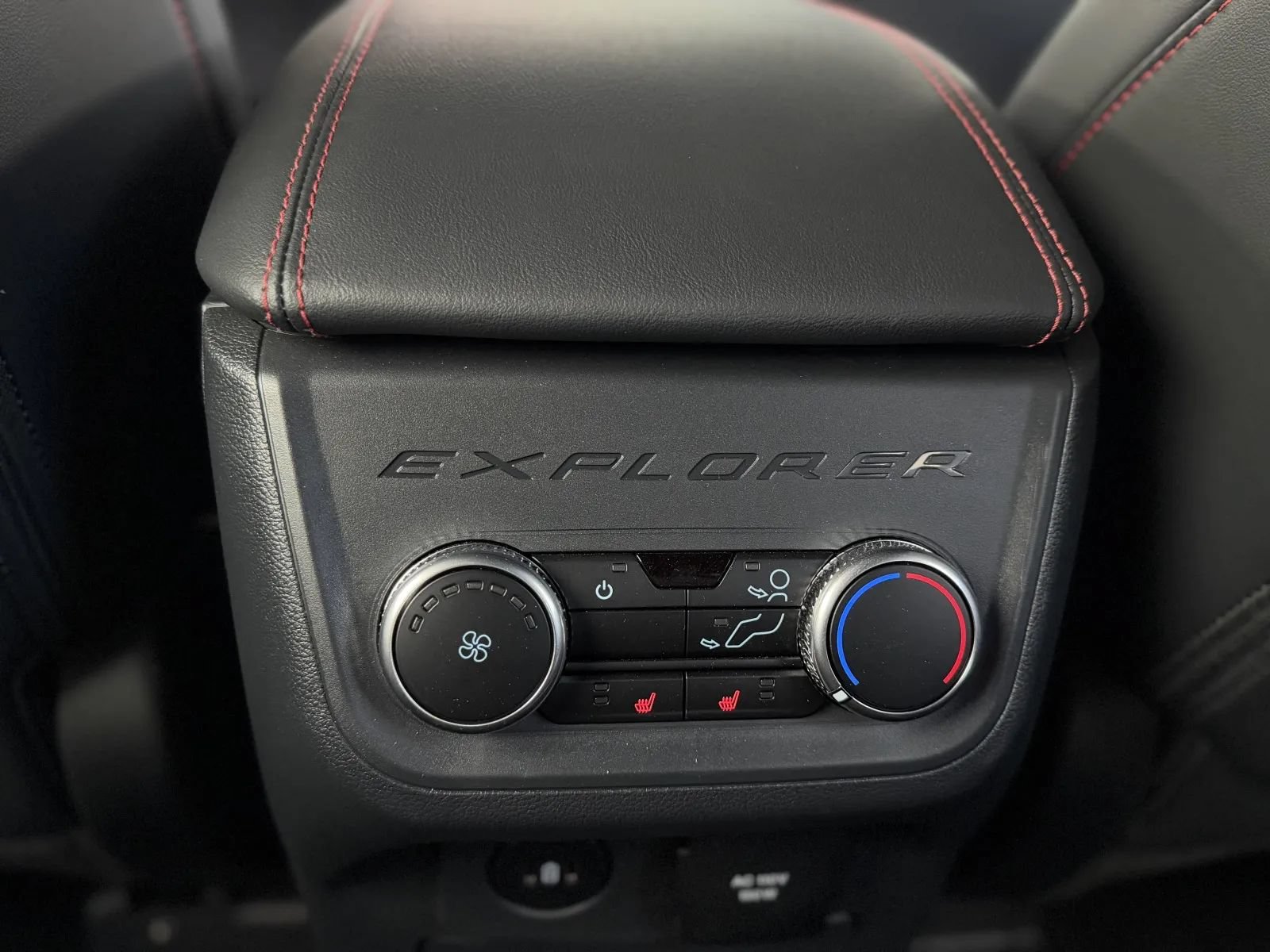 Used 2025 Ford Explorer ST AWD/4WD image 44