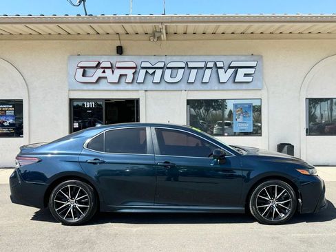 Used 2021 Toyota Camry SE w/ Carpet Mat Package (TMS) image 3