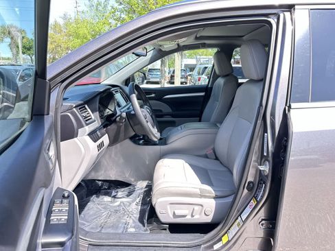 Used 2015 Toyota Highlander XLE image 2