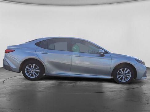 Used 2026 Toyota Camry LE FWD image 8