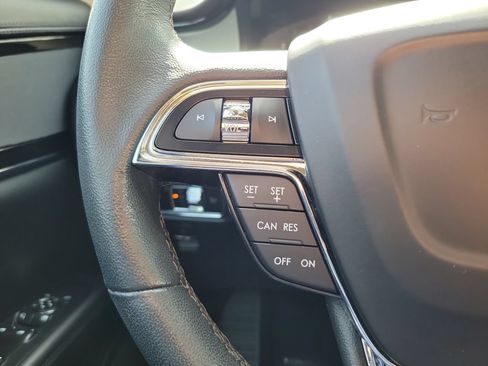 Used 2023 Lincoln Nautilus FWD w/ Premium Package image 21
