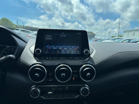 Used 2025 Nissan Sentra SV FWD image 17