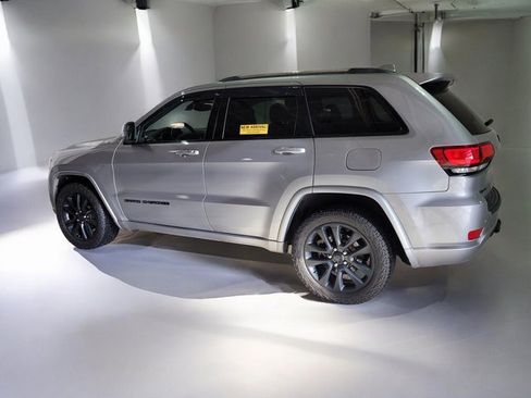 Used 2020 Jeep Grand Cherokee Altitude image 24