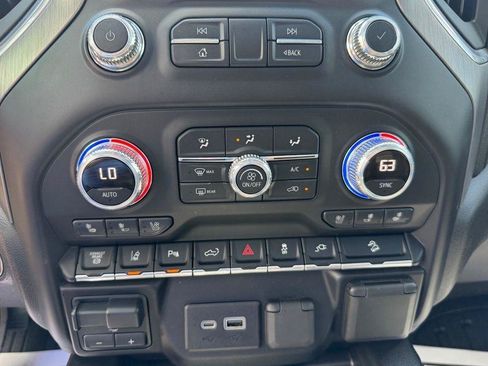Used 2020 GMC Sierra 2500 Denali w/ Denali Ultimate Package AWD/4WD image 16