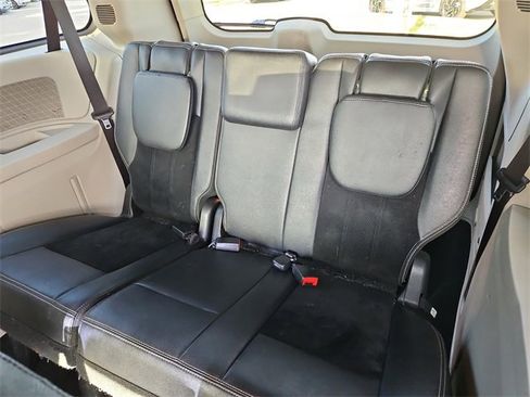 Used 2018 Dodge Grand Caravan SXT image 10