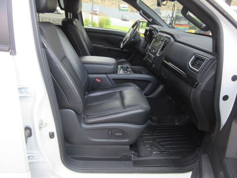 Used 2019 Nissan Titan SL w/ Midnight Edition AWD/4WD image 12
