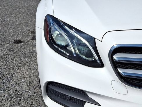 Used 2017 Mercedes-Benz E 300 4MATIC image 9