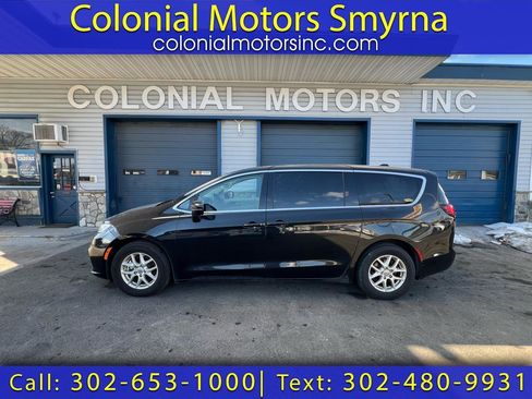 Used 2023 Chrysler Pacifica Touring-L image 1
