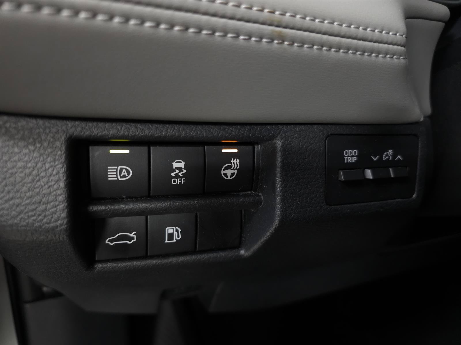 Used 2020 Toyota Avalon Limited w/ All Weather Liner Package FWD image 16