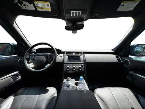 Used 2017 Land Rover Discovery SE image 50