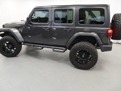 Used 2018 Jeep Wrangler Unlimited Sahara w/ Uconnect 4C Nav & Sound Group AWD/4WD image 16
