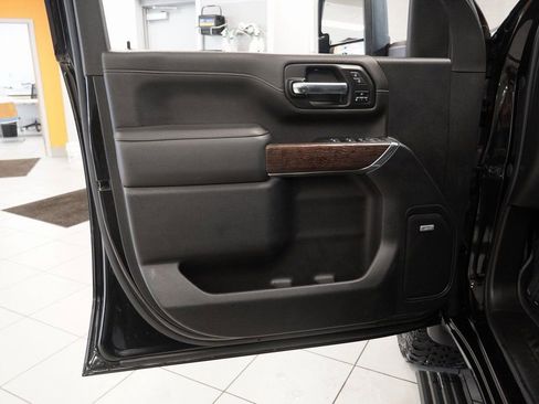 Used 2022 GMC Sierra 2500 Denali w/ Denali Black Diamond Edition image 6