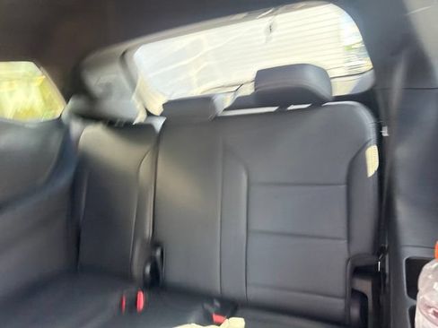 Used 2025 Chevrolet Traverse LT AWD/4WD image 10