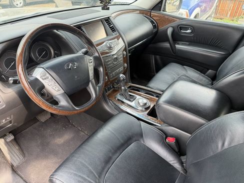 Used 2017 INFINITI QX80 4WD w/ Driver Assistance Package image 2