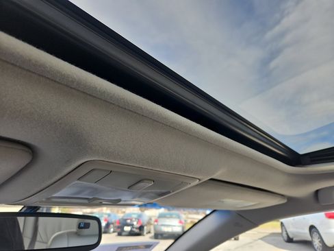 Used 2006 Toyota Avalon XLS image 25