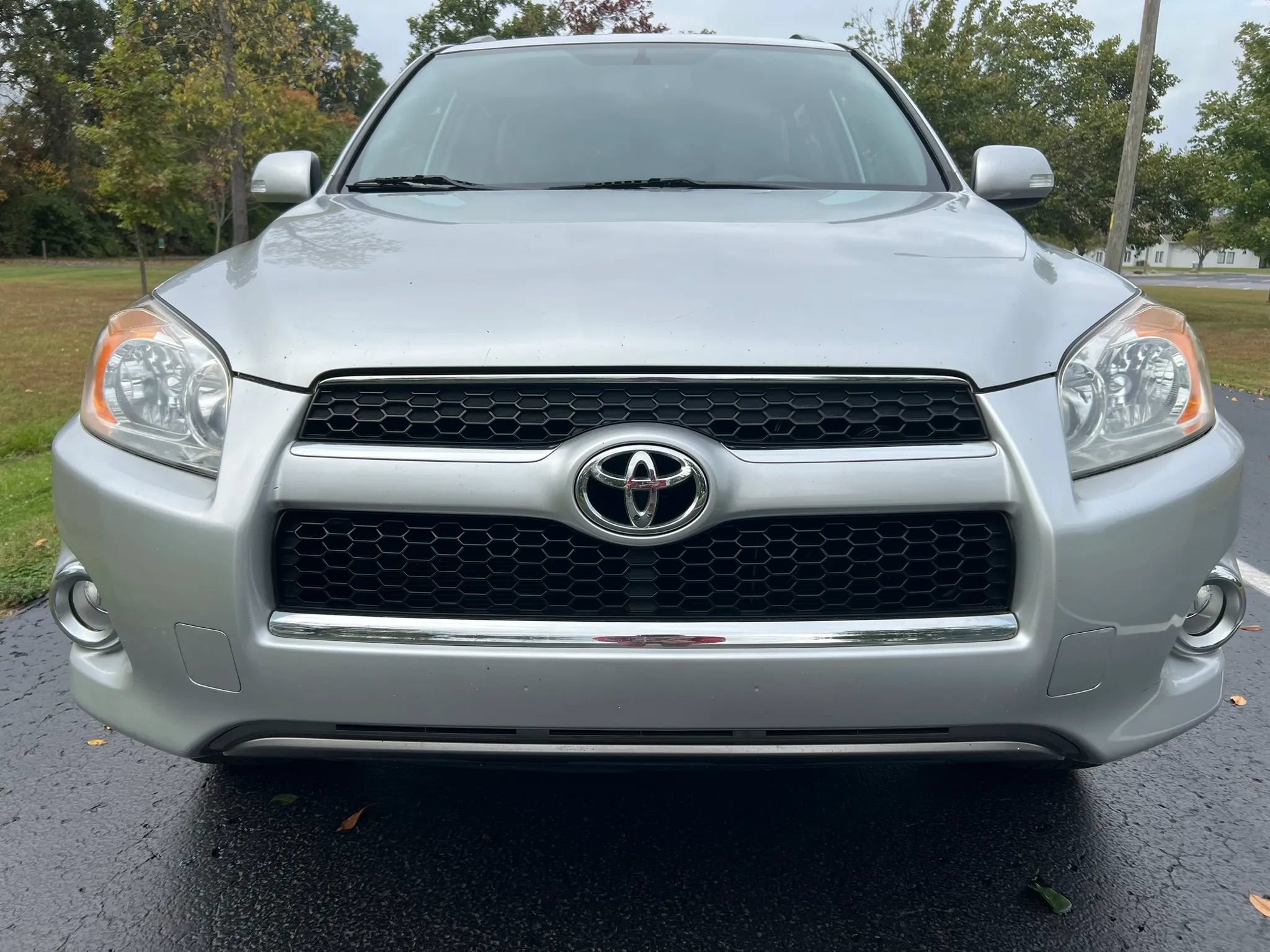 Used 2010 Toyota RAV4 Limited AWD/4WD image 2