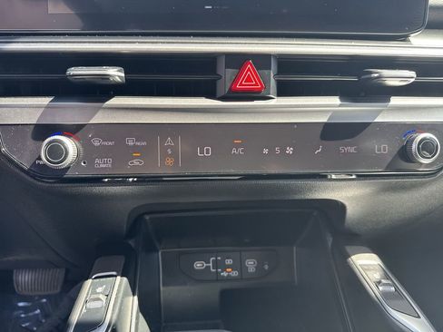 Used 2024 Kia Sorento S image 25