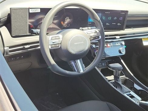 New 2025 Hyundai Tucson SEL image 2