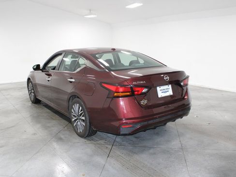Used 2024 Nissan Altima 2.5 SV image 8