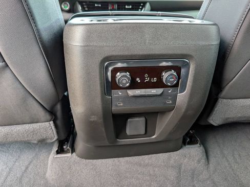 Used 2026 Chevrolet Suburban Premier w/ Sun And Tow Package RWD image 23