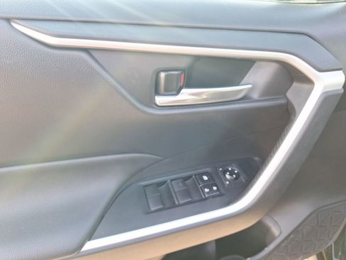 Used 2021 Toyota RAV4 XLE image 17