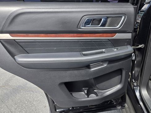 Used 2018 Ford Explorer Platinum AWD/4WD image 26