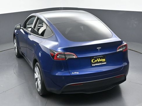 Used 2024 Tesla Model Y 2WD image 38