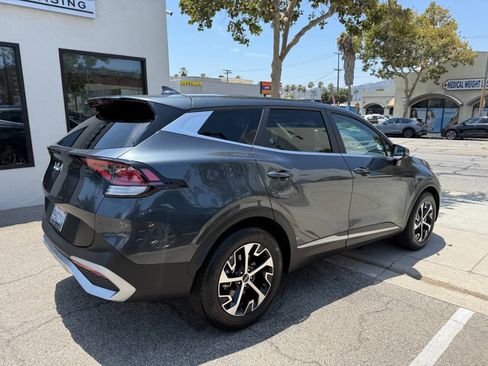 Used 2023 Kia Sportage EX FWD image 9