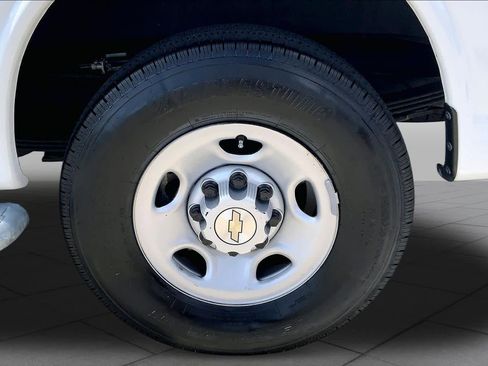 Used 2024 Chevrolet Express 2500 w/ Driver Convenience Package RWD image 9