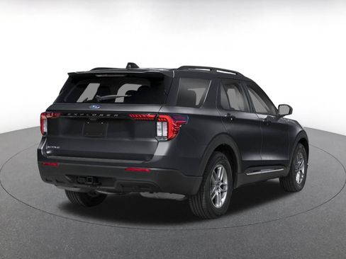 Used 2026 Ford Explorer Active RWD image 2