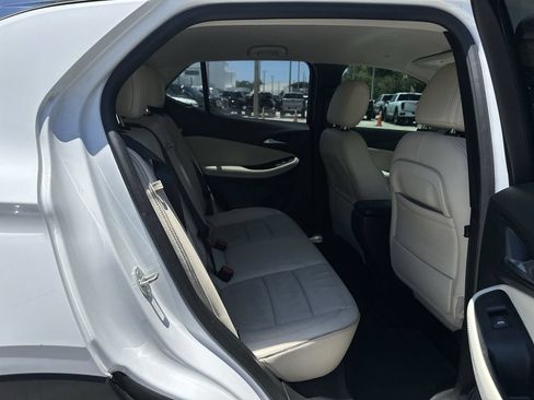 Used 2021 Buick Encore GX Essence FWD image 27