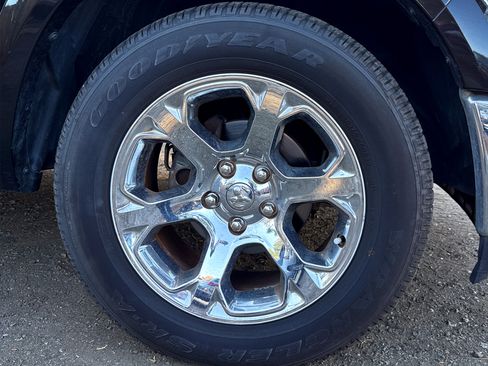 Used 2018 RAM 1500 Laramie w/ Convenience Group image 19