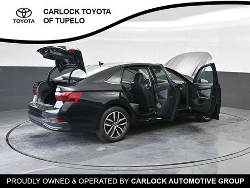 Used 2025 Volkswagen Jetta SE w/ Sunroof Package image 45