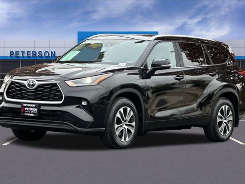 Used 2024 Toyota Highlander XLE image 9