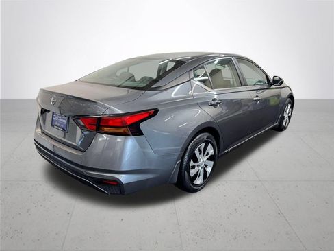 Used 2024 Nissan Altima 2.5 S FWD image 7