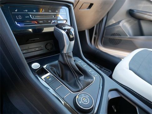 Certified 2025 Volkswagen Taos SE image 30