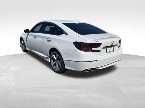 Used 2018 Honda Accord Touring image 2