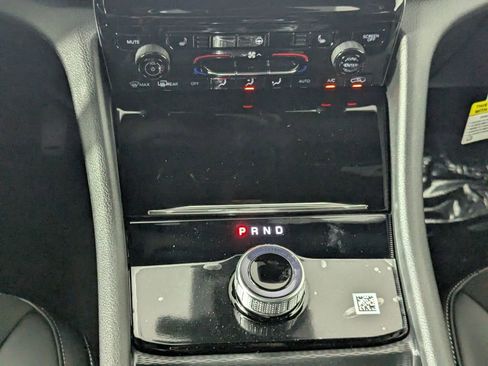 Used 2025 Jeep Grand Cherokee Altitude image 23