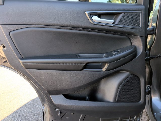 Used 2020 Ford Edge SE FWD image 24