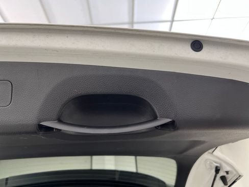 Used 2025 Kia Carnival FWD image 49
