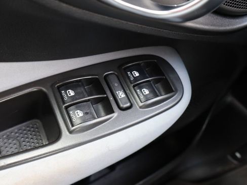 Used 2014 FIAT 500L Easy w/ Popular Equipment Group FWD image 21