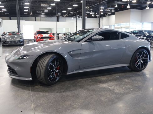 Used 2021 Aston Martin V8 Vantage Coupe RWD image 9
