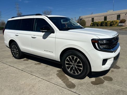 Used 2025 Ford Expedition Platinum image 9